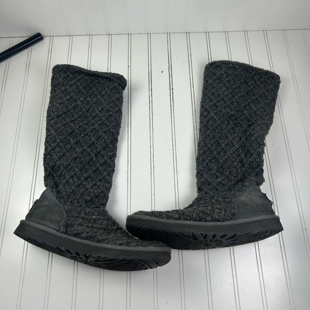Ugg Gray Classic Quilted Cardy Knit Sweater Boots Womenโs Size 10 - Picture 3 of 10